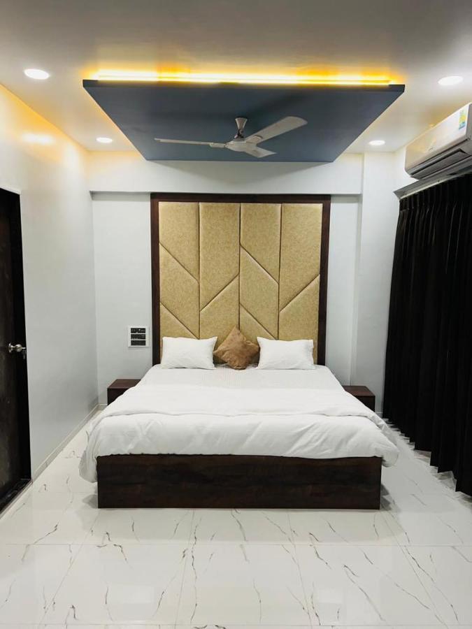 Hotel New City Light Surat Exterior foto