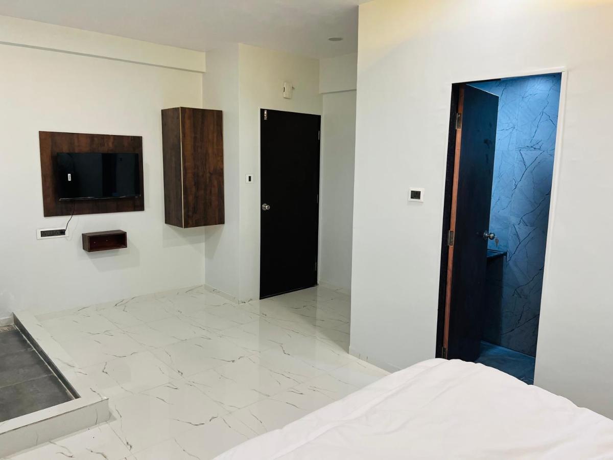 Hotel New City Light Surat Exterior foto